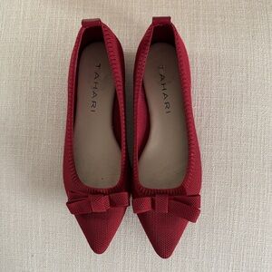 Tahari Women's Red Pointed Toe Bow Flats